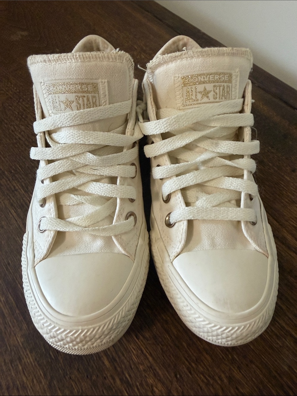 Converse Women’s Cream Sneakers
